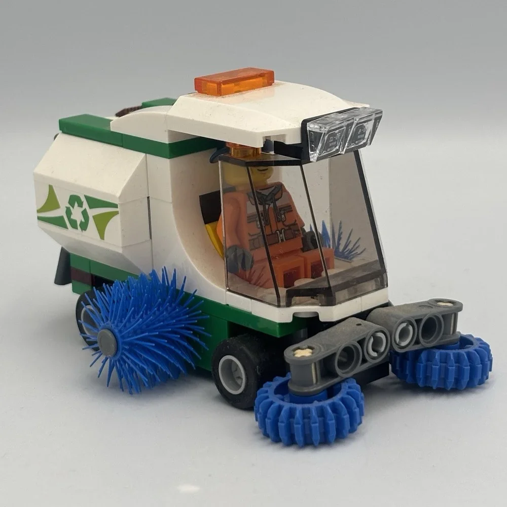 LEGO CITY Lot Street Sweeper Minifigure 60249
